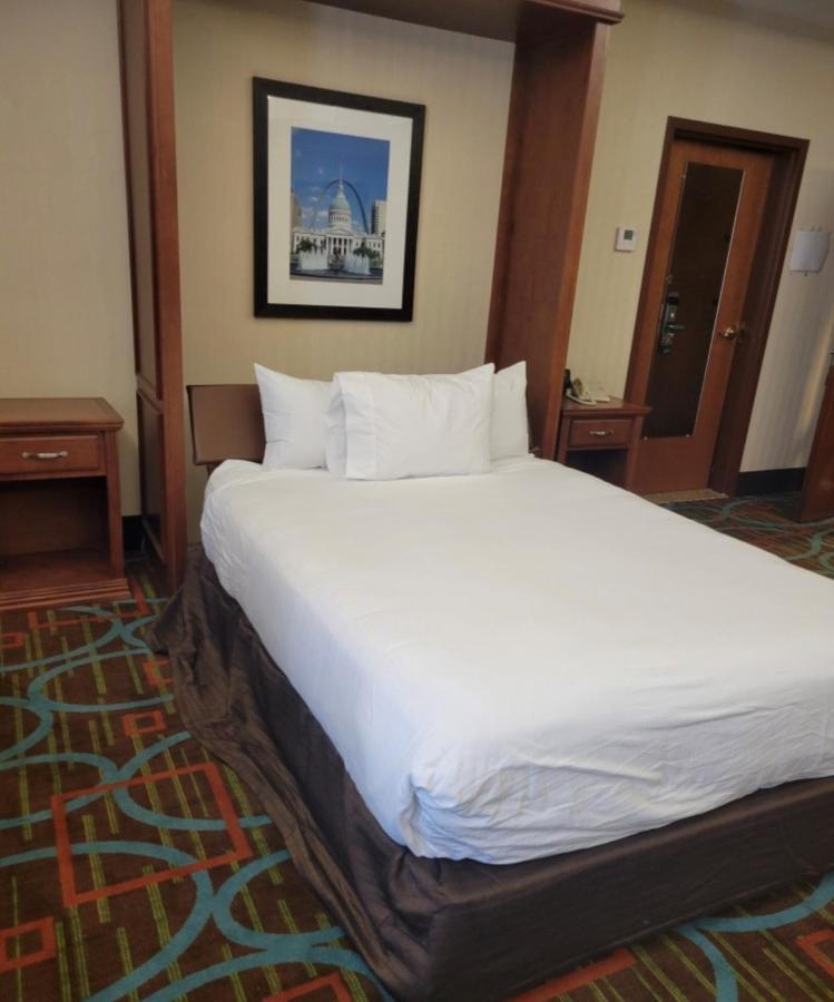 Wingate By Wyndham St Louis Airport Hotel Saint Ann Ngoại thất bức ảnh